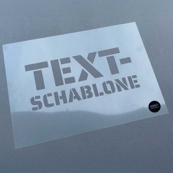 Schablone mit Buchstaben aus Folie