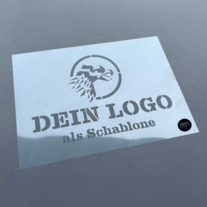 Firmenlogo mit Schablone auf Produktverpackung gesprüht – personalisiertes Branding für Unternehmen, Logo mit Sprühschablone auf Wand gesprüht – kreative Markenpräsenz mit Mylar-Schablone, Dein Logo als Statement – Professionelle Sprühschablonen für Marken, Unternehmen & Sportvereine.