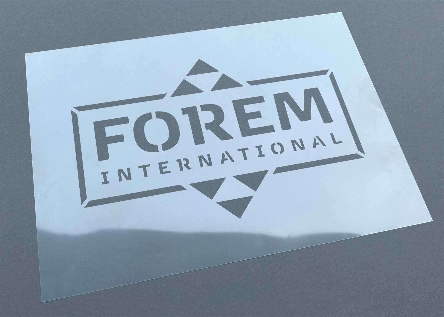 FOREM Logoschablone aus Mylarfolie mit Stegen