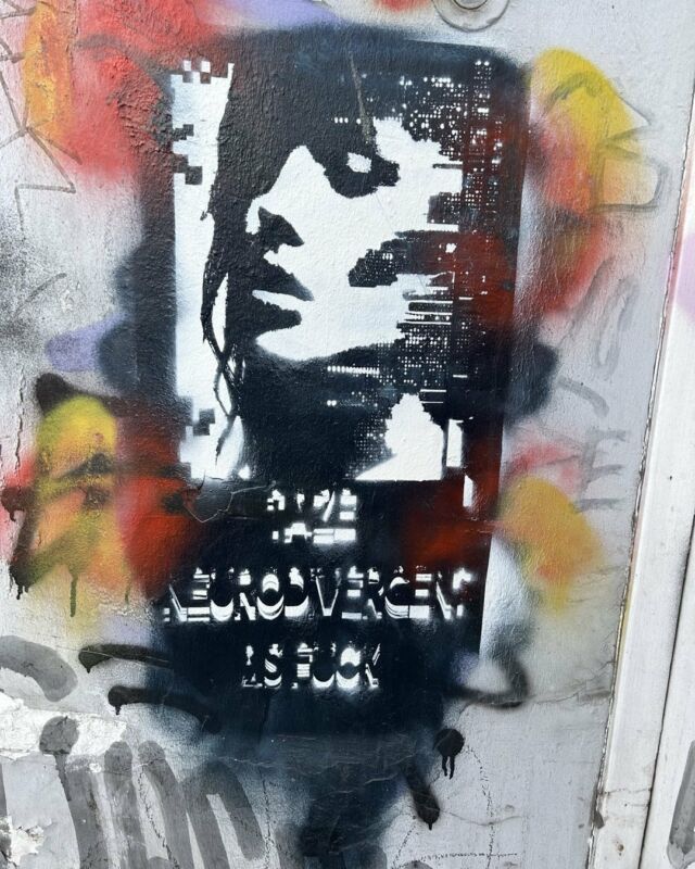 #stencil #schablonen #kunst #streetart #kunstwerke #stencil #schablonen #kunst #streetart #kunstwerke #citykunst #grafitti #strassenkuenstler #stencilandmore #schablonentechnik